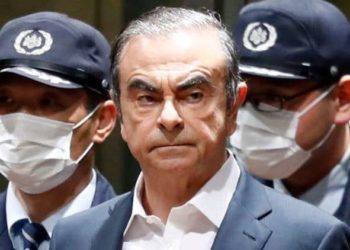 Kabur dari Jepang, Eks Bos Nissan Diburu Interpol