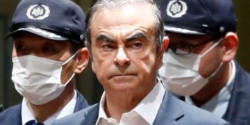 Kabur dari Jepang, Eks Bos Nissan Diburu Interpol