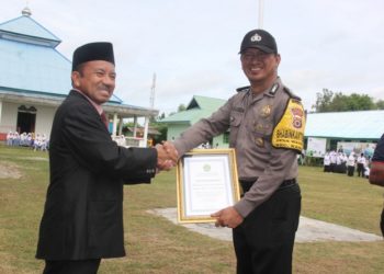 Kemenag Kabupaten SBB Beri Penghargaan Pembina Generasi Muda Umat Beragama