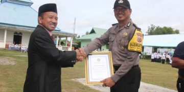 Kemenag Kabupaten SBB Beri Penghargaan Pembina Generasi Muda Umat Beragama