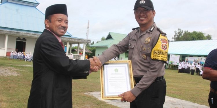 Kemenag Kabupaten SBB Beri Penghargaan Pembina Generasi Muda Umat Beragama