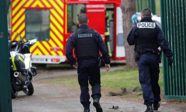 Polisi Prancis Tembak Mati Seorang Pria Setelah Penikaman di Dekat Paris