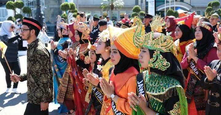 Ratusan WNI di Brunei Darussalam Berpartisipasi di Pawai Hari Kebangsaan
