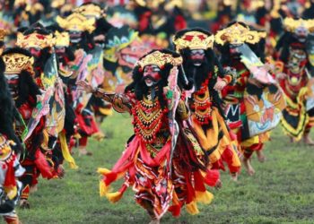 Ratusan Milenial Banyuwangi Lestarikan Budaya dengan Flashmob Jaranan Buto