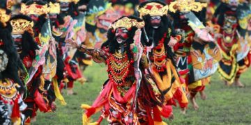 Ratusan Milenial Banyuwangi Lestarikan Budaya dengan Flashmob Jaranan Buto