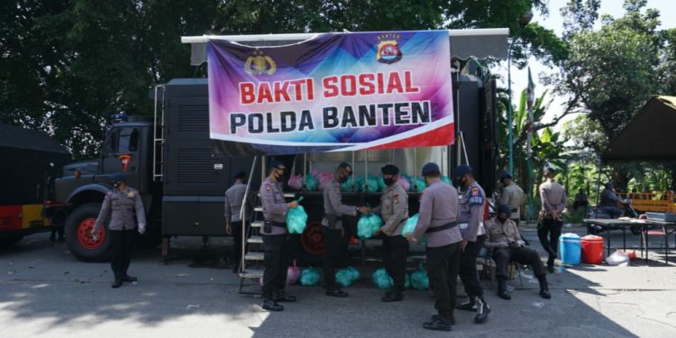 Polda Banten Bersama TNI Buka Dapur Umum Bantu Warga Terdampak Corona