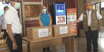 Menkumham Salurkan 2.000 Paket Bansos untuk Warga Tangsel dan Bekasi