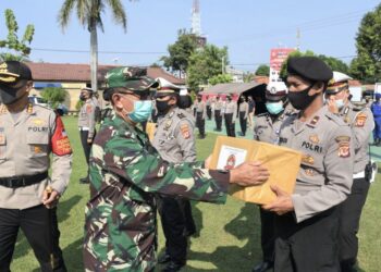 Polresta Cirebon Salurkan Bantuan untuk 15 Keluarga Napi Teroris