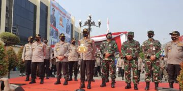 TNI-Polri Salurkan 600 Ribu Paket Sembako Bantu Warga Terdampak Covid-19