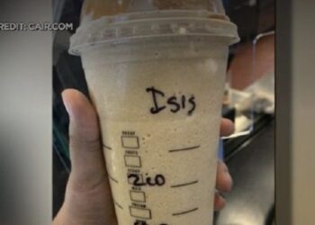 Barista Kafe Ternama di AS Tuliskan ‘ISIS’ di Cup Gelas Wanita Berjilbab
