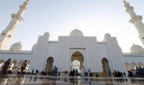 UEA Umumkan Pelaksanaan Sholat Idul Adha dari Rumah