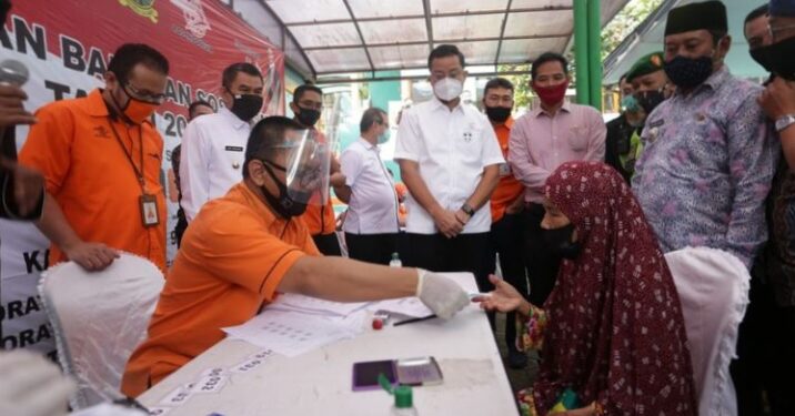 Pemerintah Kembali Salurkan Bansos Beras dan Uang Tunai
