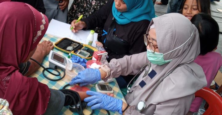 Arimbi Gesfer Gelar Bakti Sosial Cek Gula Darah Gratis