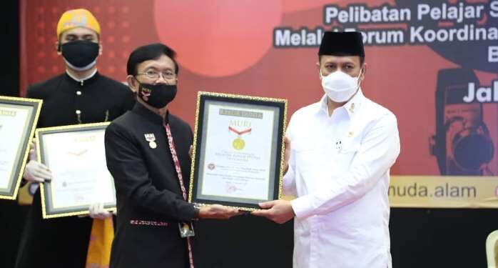 Raih Rekor MURI, Kepala BNPT: Waspadai Ideologi Radikal yang Disusupkan di Konten Medsos