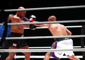 Duel Mike Tyson vs Roy Jones Jr Draw