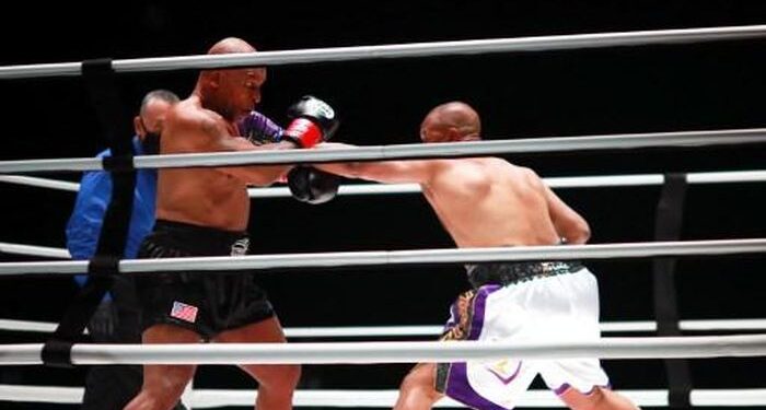 Duel Mike Tyson vs Roy Jones Jr Draw