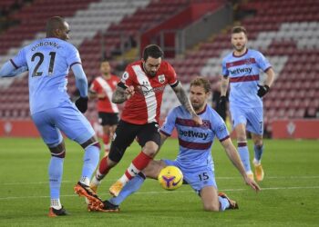 Tendangan ke Kepala Che Adams Warnai Laga Southampton Vs West Ham