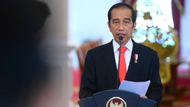 Pandemi Tak Kunjung Reda, Jokowi Pastikan Bansos dan Insentif Terus Bergulir