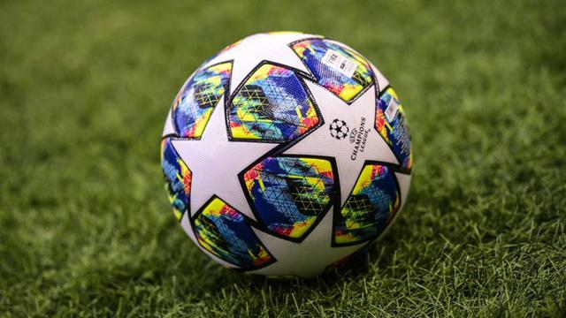 Kacau… Les Parisiens Diserang Petasan Jelang Laga Barcelona Vs PSG