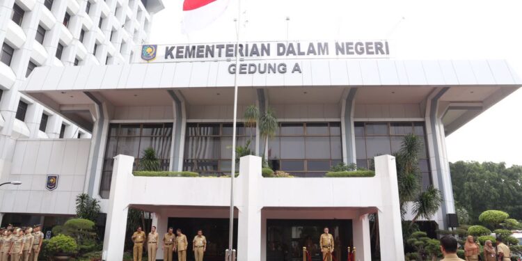 Kemendagri Dorong Pemda Terus Berikan Insentif Untuk Nakes dan Dukung Efektivitas Pengedalian Covid-19
