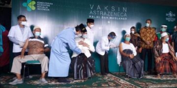 100 Kiai dan Anggota PWNU Jatim Jalani Vaksinasi Covid-19 Produksi AstraZeneca