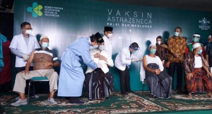 100 Kiai dan Anggota PWNU Jatim Jalani Vaksinasi Covid-19 Produksi AstraZeneca