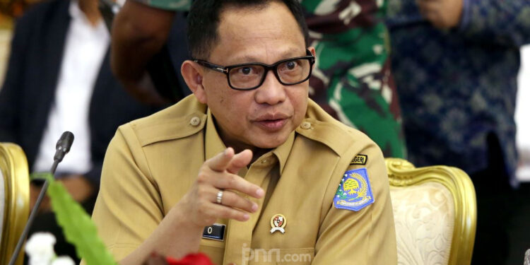 Mendagri Berharap Petugas Damkar Turut Bantu Hentikan Penyebaran Covid-19