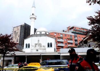 Salat Maghrib, 5 Orang Jamaah Masjid di Albania Ditikam Penganut Islamofobia