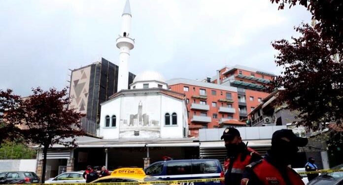 Salat Maghrib, 5 Orang Jamaah Masjid di Albania Ditikam Penganut Islamofobia