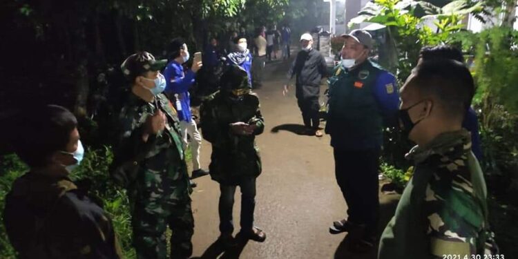 Jelang Idul Fitri, Babinsa Bersama Linmas dan Katar Desa Bojonggede Patroli Wilayah