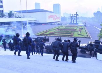 Satgultor TNI Simulasi Penangani Aksi Terorisme di Gedung DPR RI