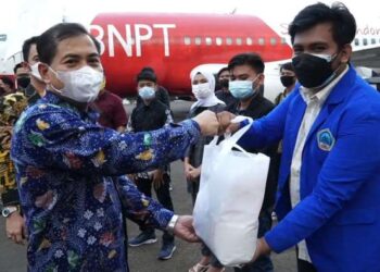 BNPT dan YHPB Beri Bantuan Ke Mahasiswa Perantauan dan Masyarakat Terdampak Covid-19