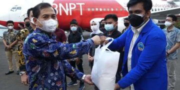 BNPT dan YHPB Beri Bantuan Ke Mahasiswa Perantauan dan Masyarakat Terdampak Covid-19