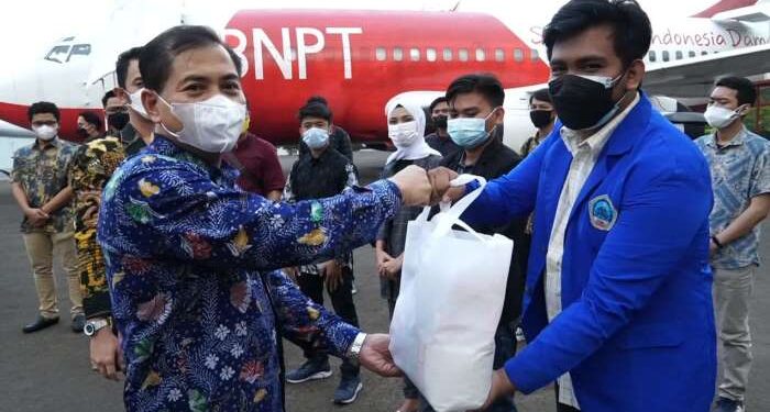 BNPT dan YHPB Beri Bantuan Ke Mahasiswa Perantauan dan Masyarakat Terdampak Covid-19