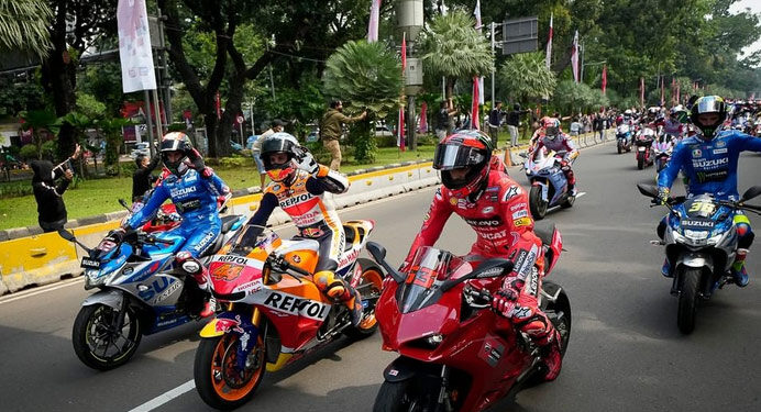 Konvoi di Jakarta, Pembalap MotoGP Sapa Antusiasme Fans di Sepanjang Jalan