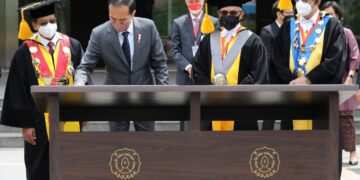 Dampingi Presiden Resmikan Tower Ki Hajar Dewantara UNS, Gubernur Ganjar Serukan Perkuat Toleransi & Pancasila