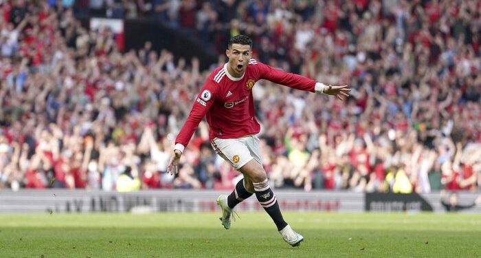 Ronaldo Tembus 60 Hat-trick, Jauhi Messi