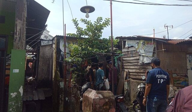Densus 88 Geledah Rumah Terduga Teroris Bom Bandung