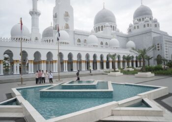 Wapres Resmi Buka Masjid Raya Sheikh Zayed untuk Umum