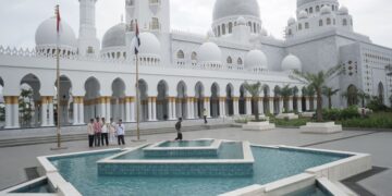Wapres Resmi Buka Masjid Raya Sheikh Zayed untuk Umum
