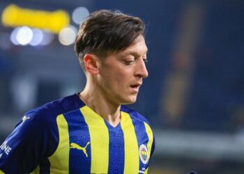 Mesut Oezil Umumkan Pensiun dari Sepakbola