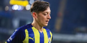 Mesut Oezil Umumkan Pensiun dari Sepakbola