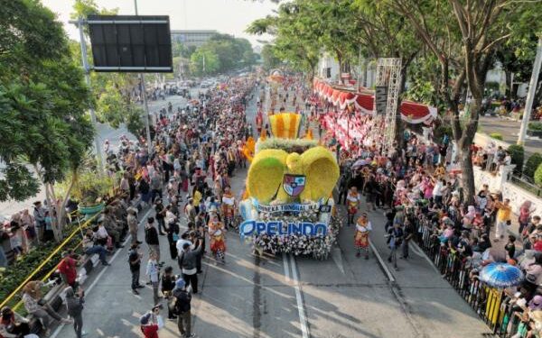 Indahnya Pesan Keberagaman Suku, Ras, dan Disabilitas pada Pawai Bunga Surabaya 2023