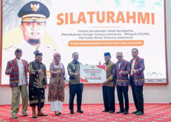 Gubernur Sulsel Serahkan Hibah Rp1 Miliar untuk Forum Kerukunan Umat Beragama