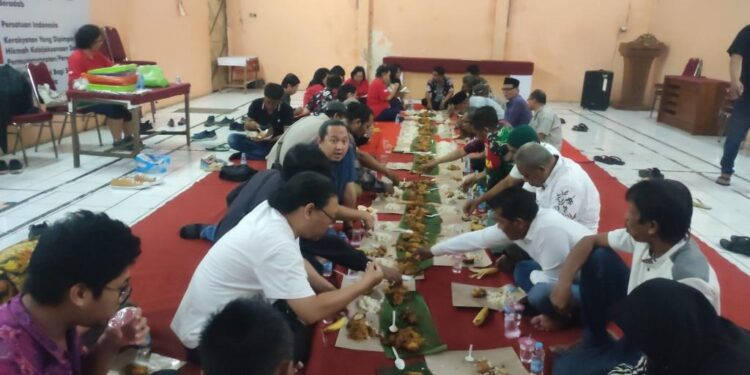 Rekatkan Toleransi, Paguyuban Tionghoa dan Warga Keluruhan Jomblang Bukber