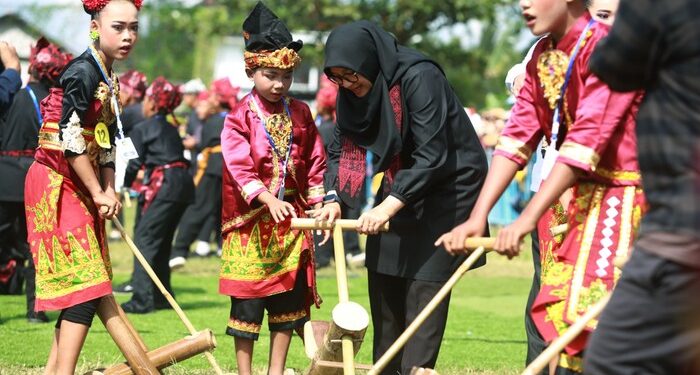 Kurangi Gadget pada Anak-anak, Pemkab Banyuwangi Gelar Festival Memengan (Permainan)