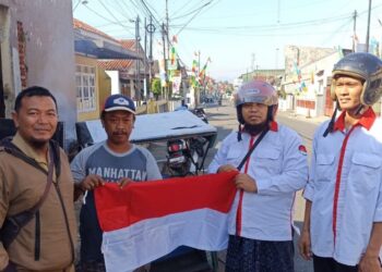 Buktikan Sudah Sembuh, Eks Napiter di Banyumas Bagikan Merah Putih Jelang HUT RI
