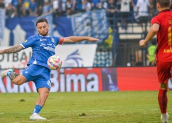 Kericuhan Pecah Usai Duel Persib vs Persija di Stadion Si Jalak Harupat