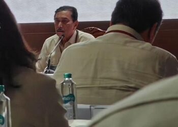 Luhut Beri Pengarahan di Retreat Kabinet Merah Putih: Pengalaman dan Pelajaran 10 Tahun di Pemerintahan