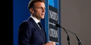 Macron: Putin Tidak Berniat Akhiri Perang Ukraina